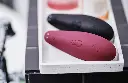 Stimulateur clitoridien à ondes pulsées WOMANIZER "Classic 2" - Bordeaux
