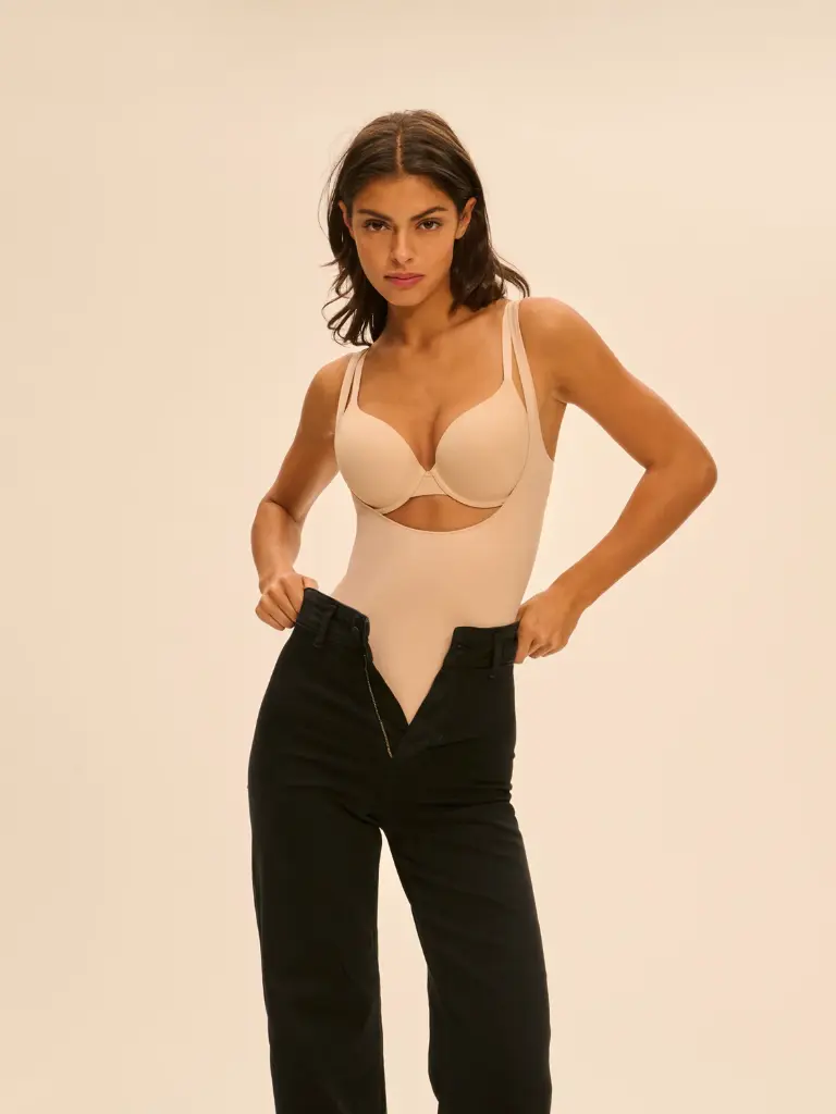 Combinaison gainante shapewear buste ouvert SIMONE PERELE "Story" 1F6531 - Peau Rosée 739