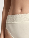 Slip doux 100% coton & dentelle CALIDA "Lycraspitze" 21901 - Champagne Crème 741