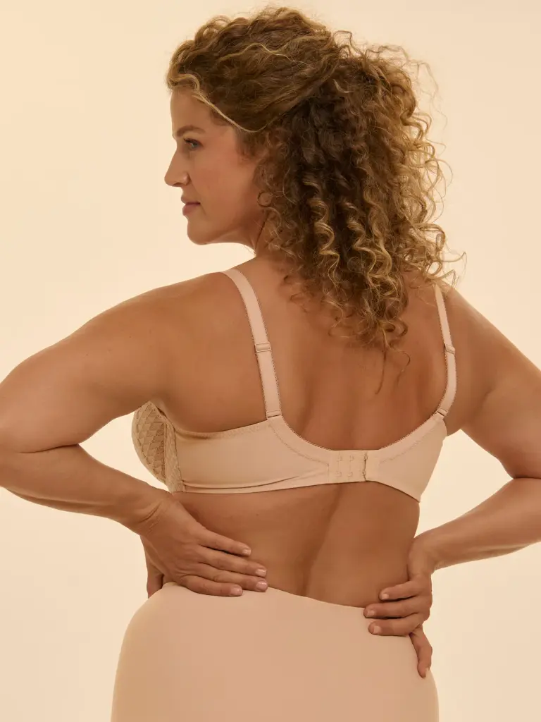 Soutien-gorge avec armatures emboitant SIMONE PERELE "Subtile" 19Y320 - Peau Rosée 739