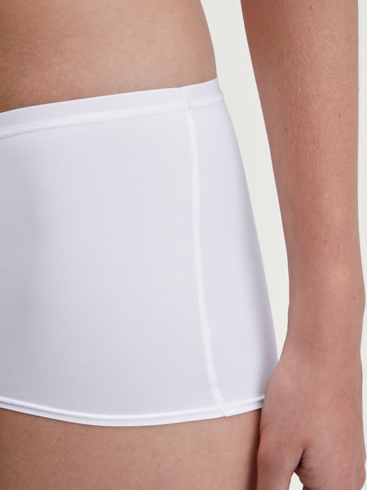 Shorty coupe classique en micro recyclé CALIDA "Sleek Skin" 24237 - Blanc 001
