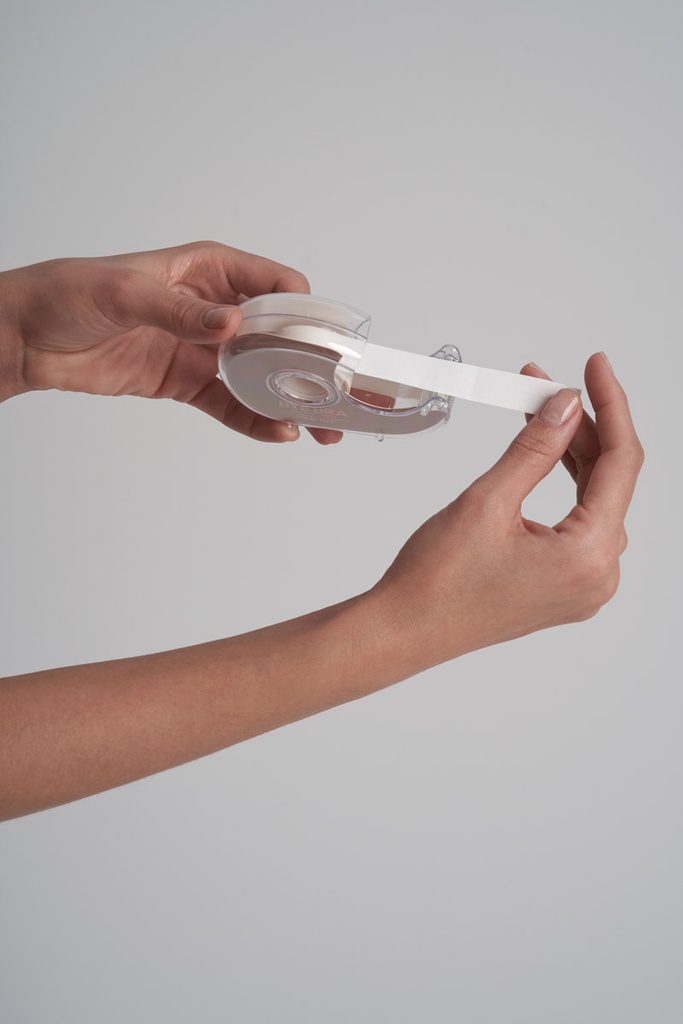 Autocollant qui fixe les vêtements à la peau BYE BRA "Dress Tape" 9390N - Transparent (copie)