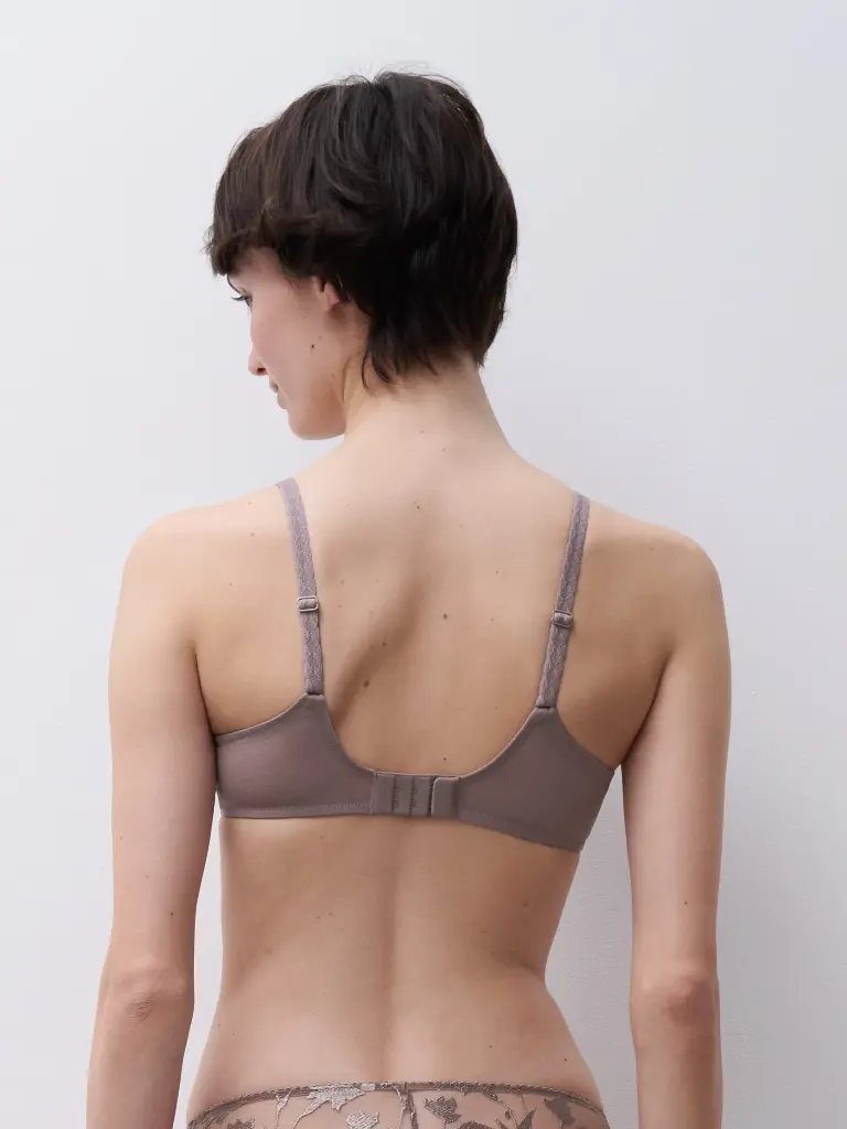 Soutien-gorge avec armatures spacer plongeant CHANTELLE "Idyll" C18UND - Muscade 0KB