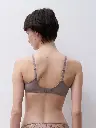 Soutien-gorge avec armatures spacer plongeant CHANTELLE "Idyll" C18UND - Muscade 0KB