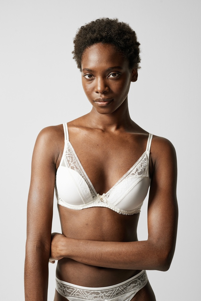 Soutien-gorge à coques plongeant CHANTELLE "Alto" C12L20 - Milk 0LW