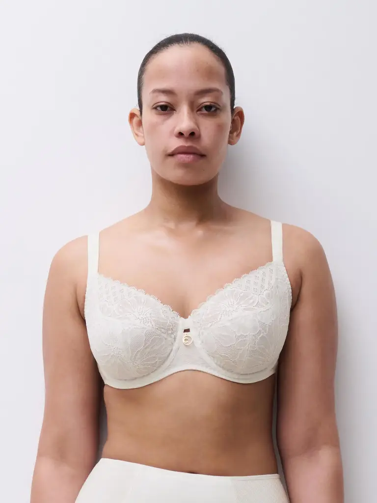 Soutien-gorge avec armatures enveloppant CHANTELLE "Sublime" C19WMU - Milk 0LW
