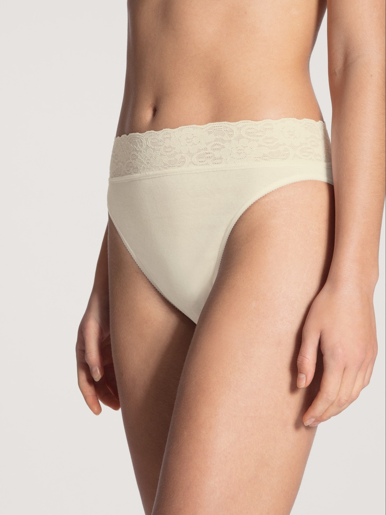 Slip doux 100% coton & dentelle CALIDA "Lycraspitze" 21901 - Champagne 134